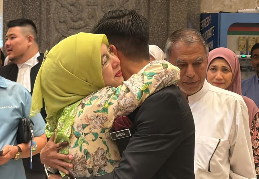 Penantian 6 tahun berakhir, keptusan mahkamah Syed Saddiq akhirnya cetus air mata